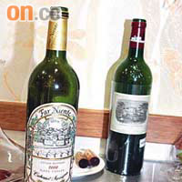 城城花了萬多元買了一樽2000年Lafite紅酒（右）款待紀香。