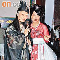 李健仁（右）的貴妃裝扮及樊少皇的公公造型都相當爆笑。