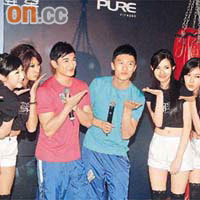 黃長興（右五）、高鈞賢及六位「美味天使」宣傳《2009香港先生選舉》。