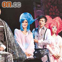 李彩華的舞台造型，經常被陳鍵鋒（左三）取笑。