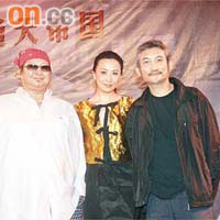 （右起）徐克、劉嘉玲和洪金寶在橫店出席新片記者會。