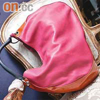 全球推出300個，香港僅得四個的粉紅色綴橙色漆皮邊的羊皮手袋$2,900