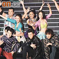 HotCha與陳偉霆（前排中）及狄易達（前排左）在台上載歌載舞。
