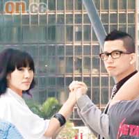 陳思彤與小肥在中環鬧市拍攝MV，吸引途人圍觀。