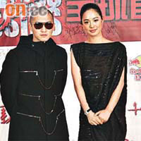 霆鋒與周韵出席北京電影首映禮。