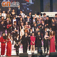 樂壇最後一張成績表《第三十二屆十大中文金曲》頒獎禮，眾歌星出席場面熱鬧。