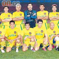 尹佬經常與明星足球隊南征北伐。