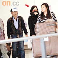 宋慧喬日前秘密來港，為免被認出她包到冚步出機場。