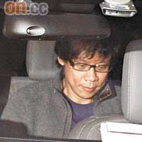 閉關數日之陳志雲昨晚外出，並由司機乘載住返回寓所。
