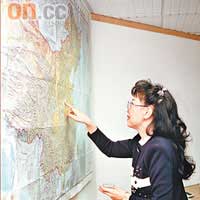 熱愛祖國的狄娜，對歷史地理很有研究。