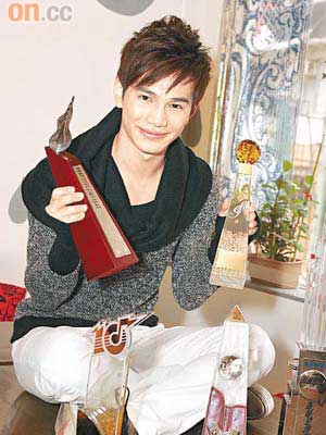 王梓軒在樂壇連掃多個獎項，令他信心大增。