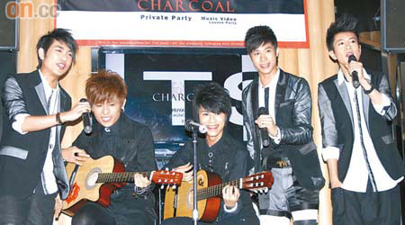 Charcoal日前與歌迷舉行首個見面會及MV首播，場面熱鬧。