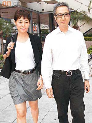葉童在丈夫陳國熹陪同下出庭，她亦知錯甘心被罰款兼停牌。
