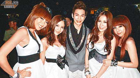 王梓軒（中）希望跟大牙（左起）、小婕、Apple和Mei Mei有合作機會。