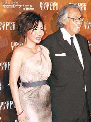 鄧永鏘與李桂蘭結伴出席舞會。