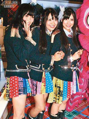AKB48三小花昨為官方店主持開幕禮。