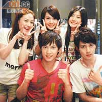 徐正曦（前排右）早前與江若琳（左）及楊丞琳（後排中）到泰國拍戲，大讚兩人性格爽朗。