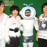 王祖藍（右二）以TV Buddy造型與阿姐等宣傳台慶節目。