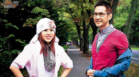 陳啟泰與張潔茵在北海道寓拍攝於觀光。