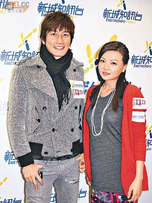 張家瑩與袁文傑齊到電台宣傳亞視節目。