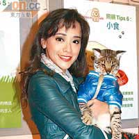 郭秀雲帶愛貓Cuka撐場。