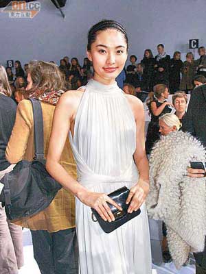 陳碧舸以嘉賓身份出席巴黎時裝周。
