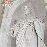 羅馬的教堂設計十分精細，雕像更是令詩韻印象難忘。