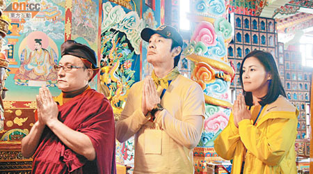 阿B、范姜與竹巴法王為日本災民祈福。