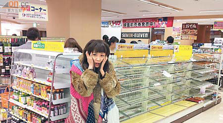 杜如風到日本便利店購物，發覺貨架上食物大部分已被搶購。