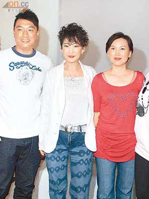 姜皓文、陳秀雯（右）及雪梨昨日宣傳舞台劇。