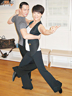 謝天華與金燕玲為跳舞籌款環節綵排。