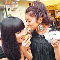 秋元梢和彌香（右）對香港的美食大感興趣。