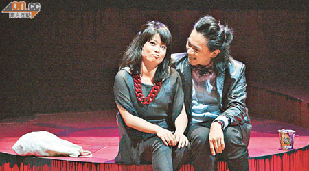 小儀與陳康於舞台劇有不少對手戲。