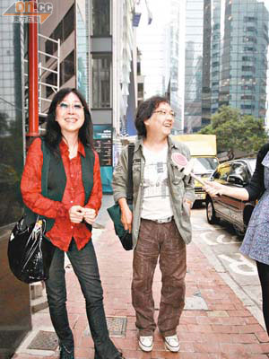 羅啟銳與張婉婷昨日專誠到霆鋒公司洽談劇本。