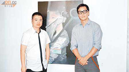 熱愛藝術的吳彥祖（右）與畫家熊宇十分投契。