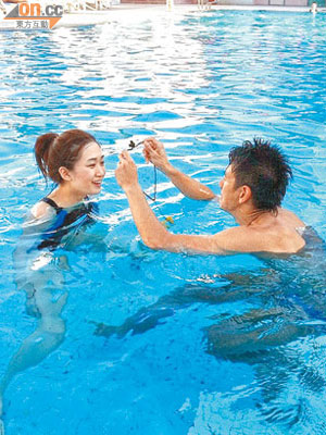 陳文婷為做好「鯊使」，接受潛水訓練。