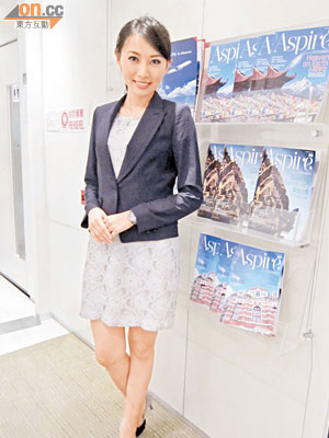 陳爽擔任營業及巿場部香港企業銷售經理，一身女強人打扮，充滿自信。