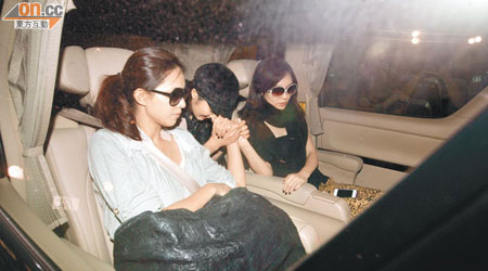 李亞男在車內為好友祈禱。 （左起）朱慧敏、李亞男、陳美詩