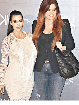 Kim（左）早前與其妹khloe在悉尼出席活動。