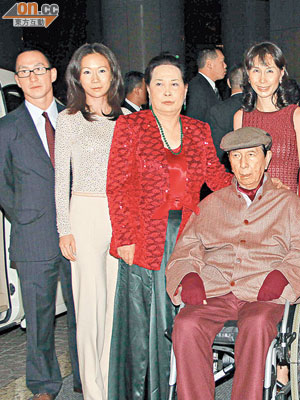 何鴻燊90歲大壽，二太藍瓊纓率子女祝賀。