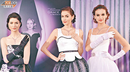 一眾模特兒以王妃look出場，示範該系列的珠寶首飾。