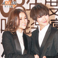 何韻詩（右）與謝安琪則是「女歌手」銀、銅獎得主。
