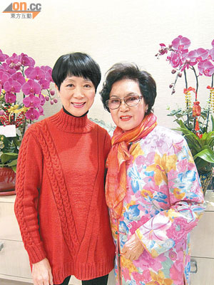 陳寶珠（左）專誠到了琴姐家中拜年。