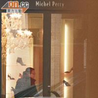 俞琤步入名店Michel Perry，專攻靚鞋，未知是否買來送給身邊的超瓊？