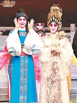 阿刨（左）和阿嗲主演的《龍情詩意半世紀》ＤＶＤ將在戲院舉行試映。（資料圖片）