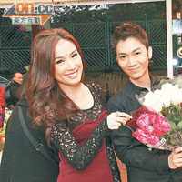 Sandy及李丞責為籌備夢幻婚禮而一起到花墟揀花。