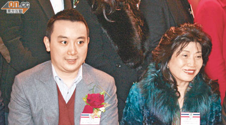 趙曾學韞（右）與仁濟主席李文斌同出席開幕禮。