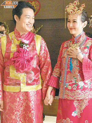 薛嘉麟與諸葛紫岐昨日舉行婚宴，二人露出幸福笑容。