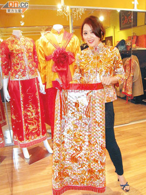 姚樂怡特別訂造的水晶裙褂，有「褂王」之稱。