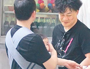 Eason急召老婆倫敦造人